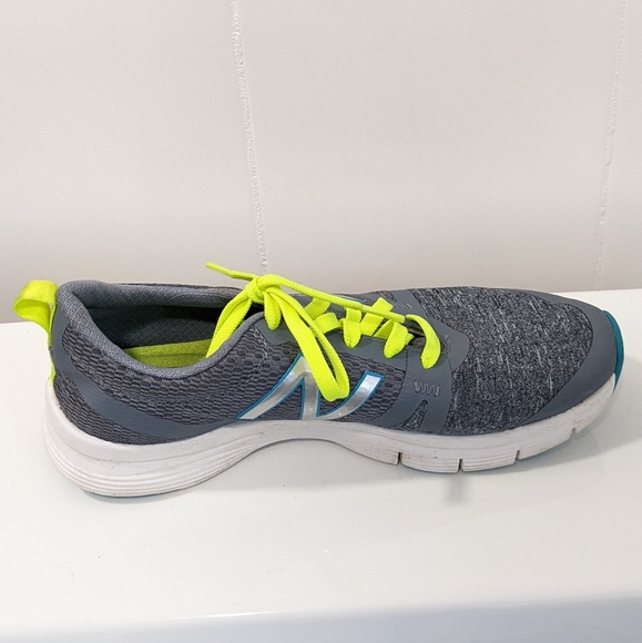 New balance heel pillow sneakers - Picture 3 of 16